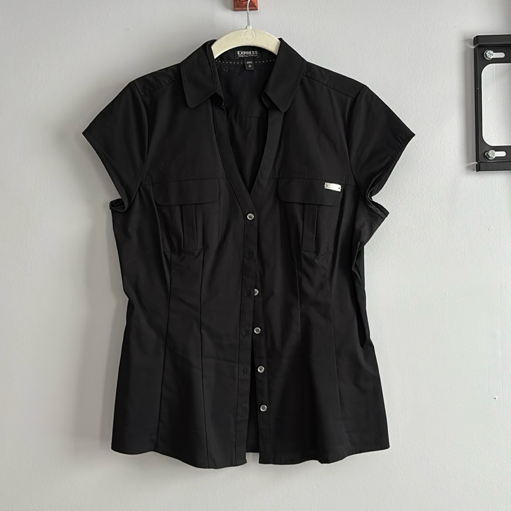 Express Essential Shirt. Size S. Short sleeve